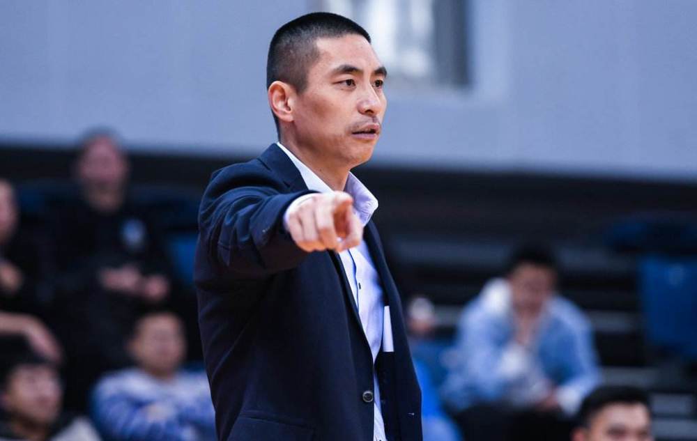  昂热主帅突然辞职，助教暂代指挥权  